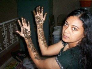 A henna tattoo is a temporary tattoo that anyone can enjoy having.